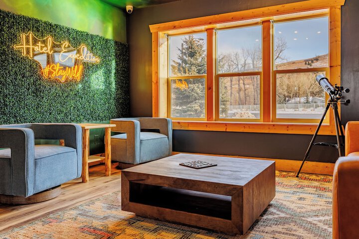 Lounge 52 of 60
