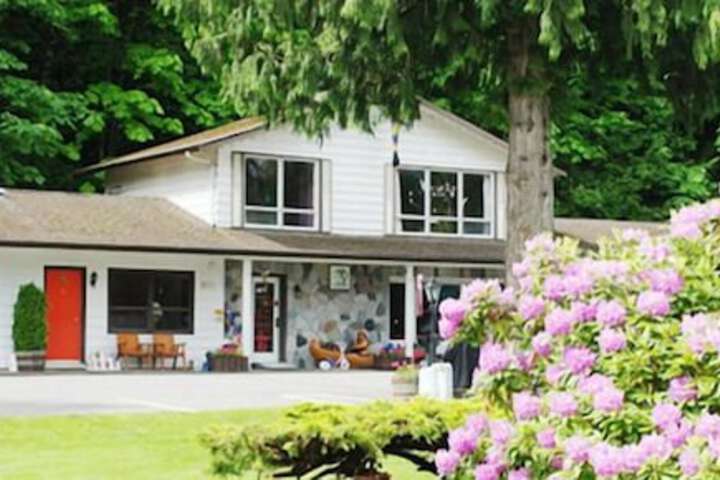 Colonial 900 Motel in Hope, BC