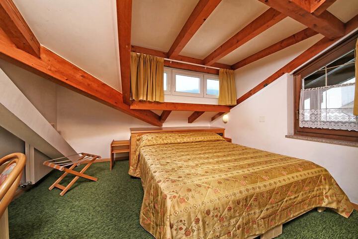 Room 8 of 29