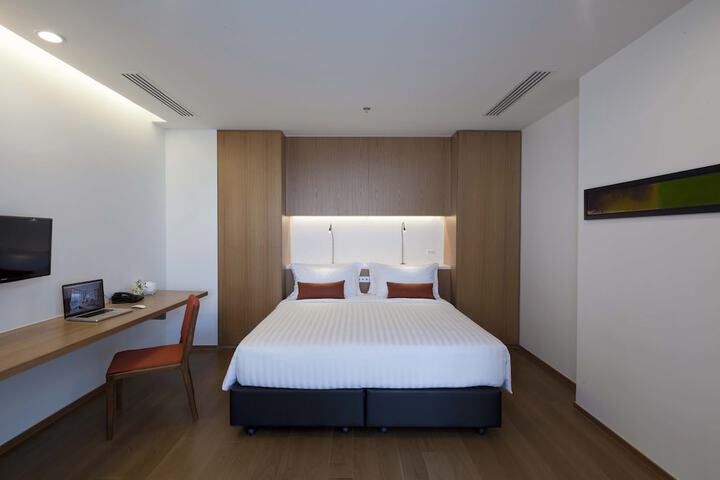 Room 10 of 99