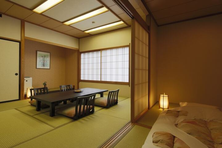 Room 5 of 10