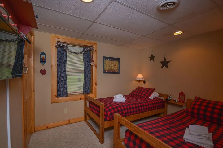 Room 5 of 14