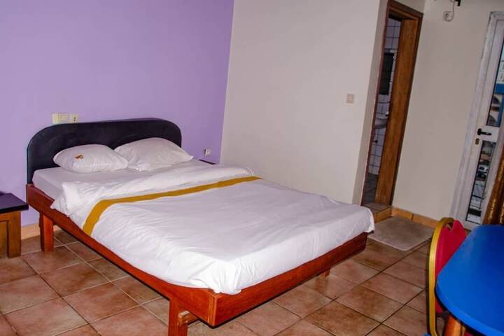 Room 7 of 12