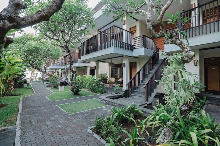 Hotel Exterior 118 of 123