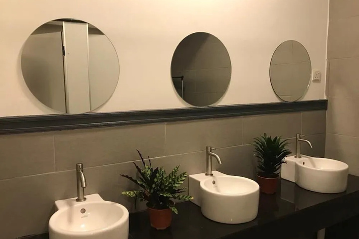 Room 6 of 15