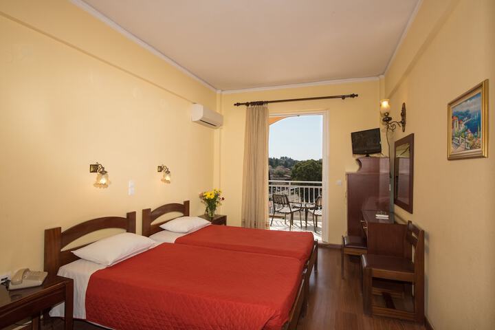 Room 4 of 30