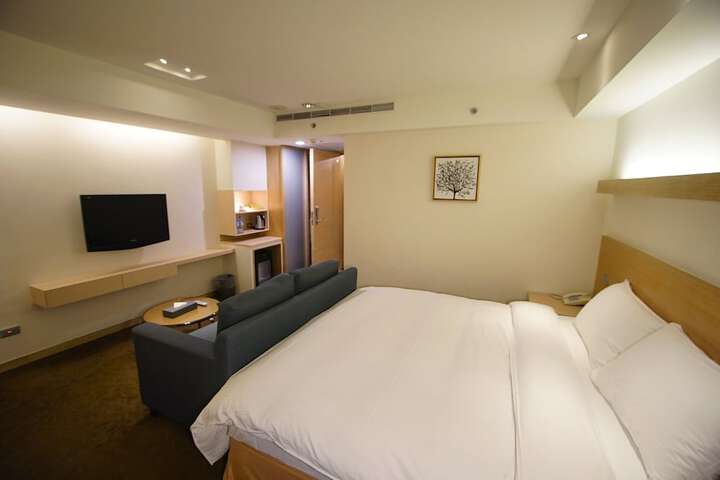Room 27 of 60