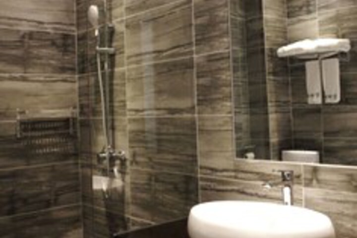 Room 10 of 27