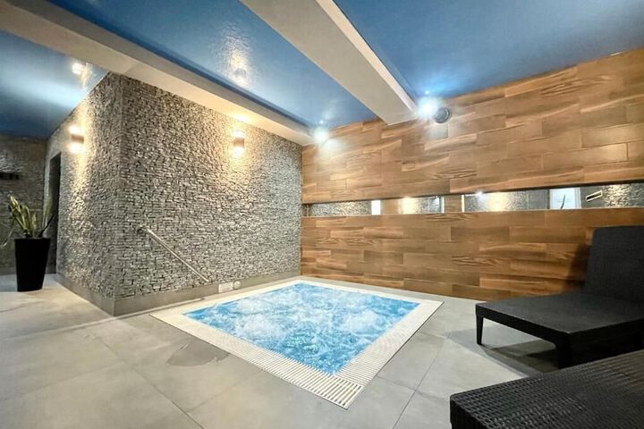 Hot Tub 79 of 110
