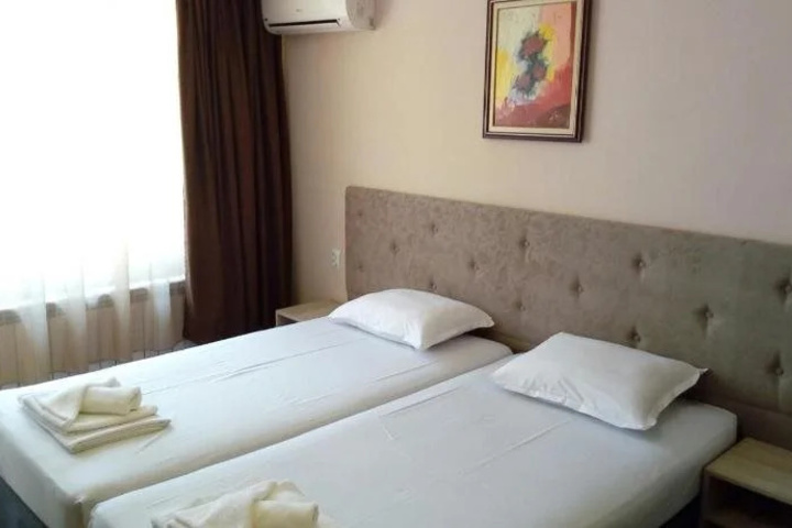 Room 4 of 13