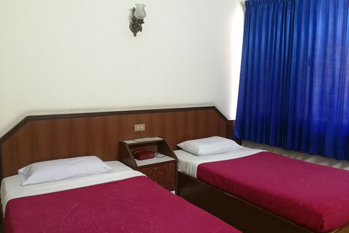 Room 9 of 34