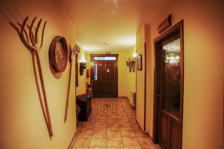 Ballroom/Hall 30 of 34