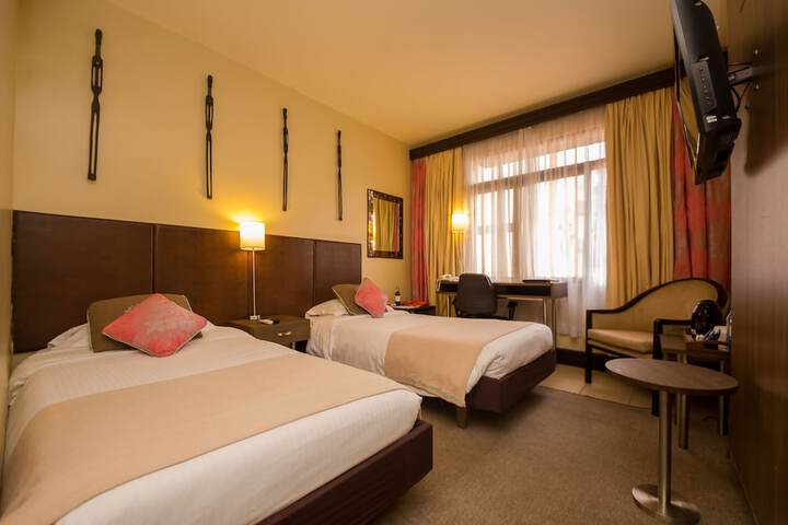 Room 35 of 174