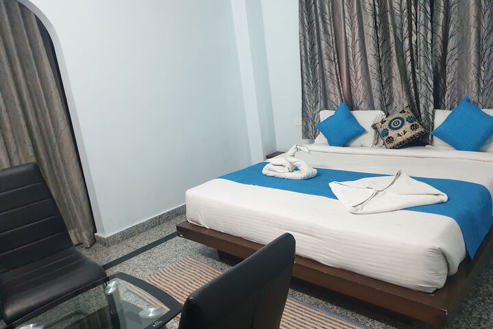 Room 8 of 25