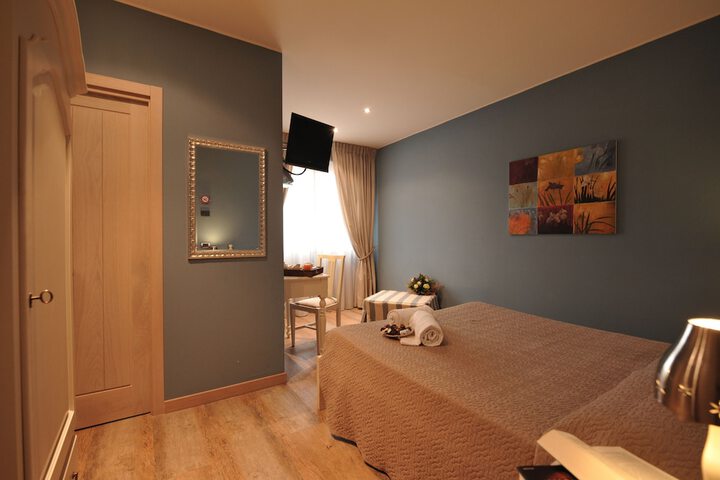 Room 2 of 34