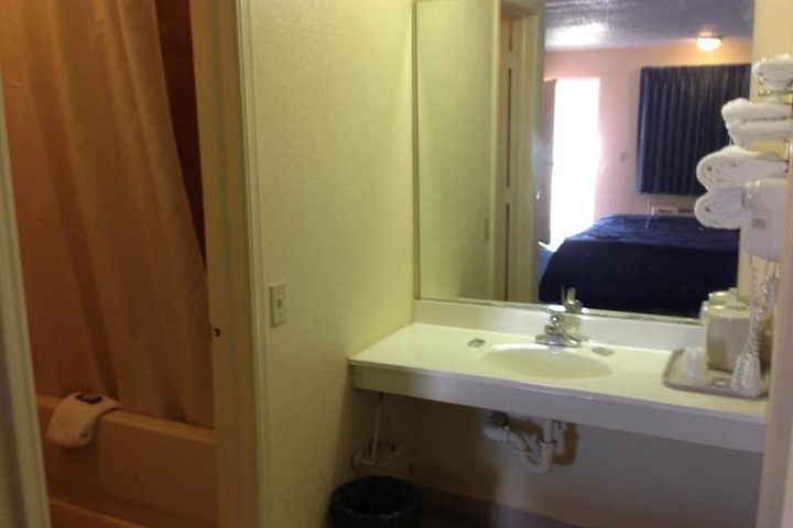 Room 10 of 14