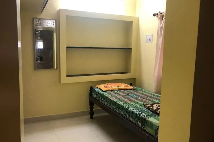 Room 4 of 14
