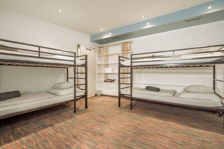 Room 34 of 84