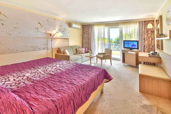 Room 12 of 26