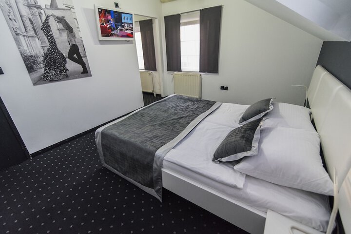 Room 13 of 60