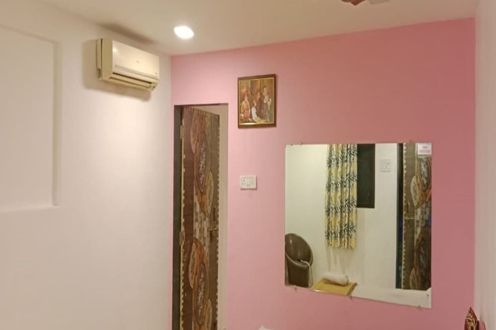Room 7 of 28