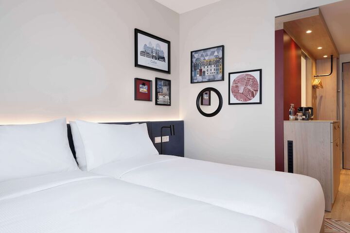 Room 18 of 37