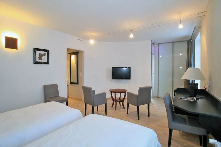 Room 15 of 38