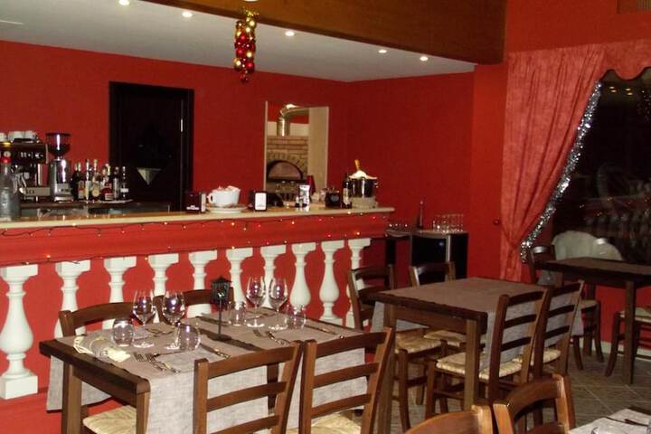 Dining 16 of 29