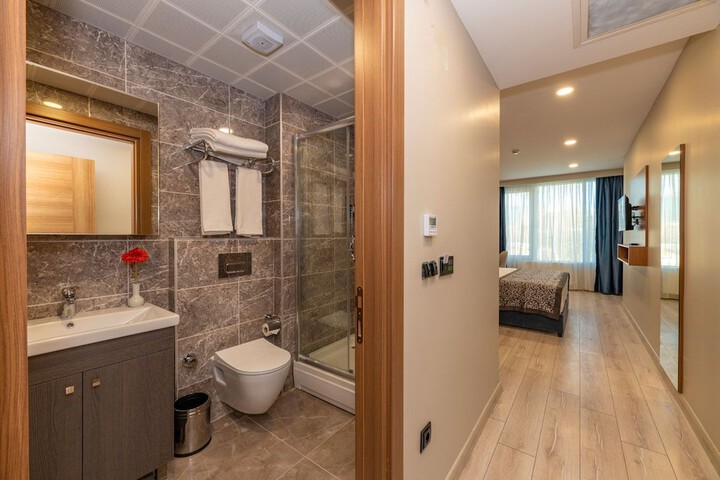 Room 15 of 32