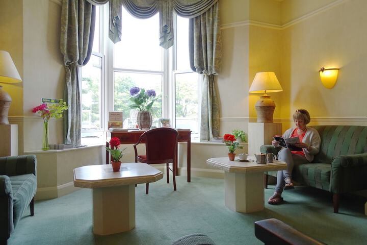 Lounge 50 of 61