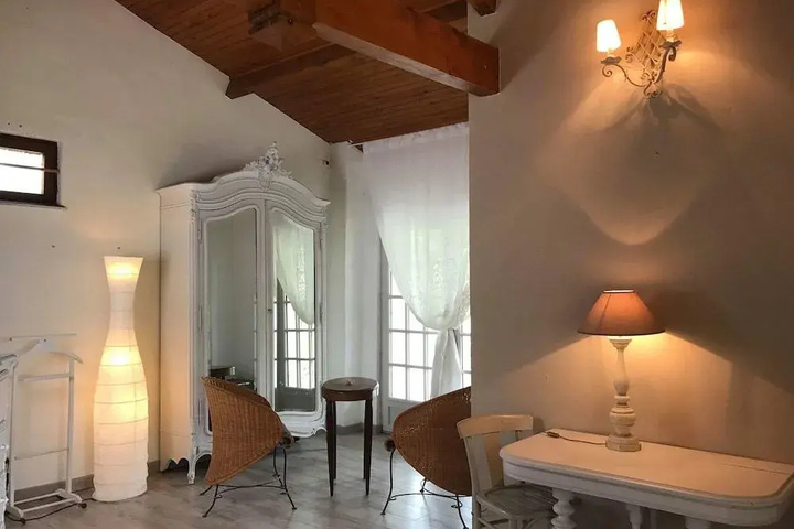 Room 5 of 13