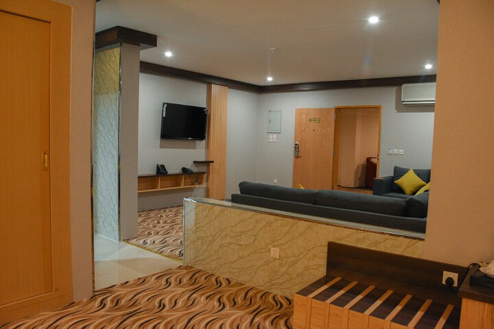 Room 16 of 60