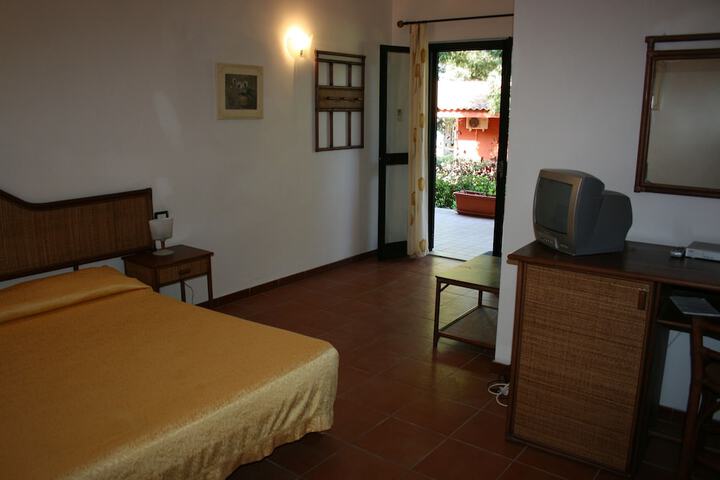 Room 6 of 199