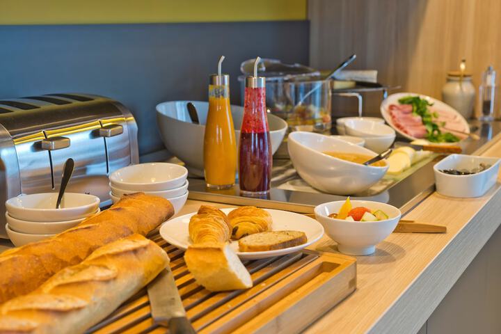 Breakfast/Coffee Service 25 of 40