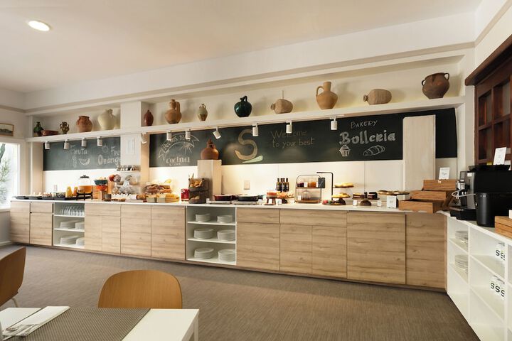 Breakfast buffet