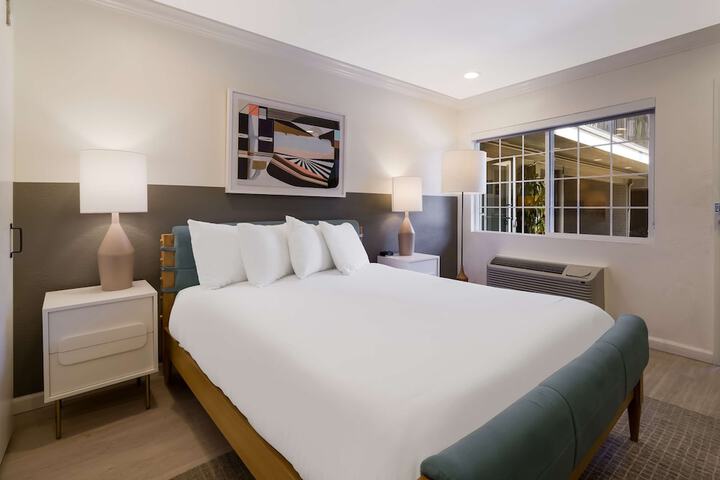 Accessible Queen Bed (13 of 18)
