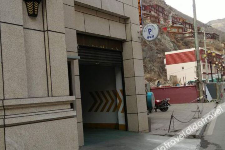Ling Gesar Grand Hotel