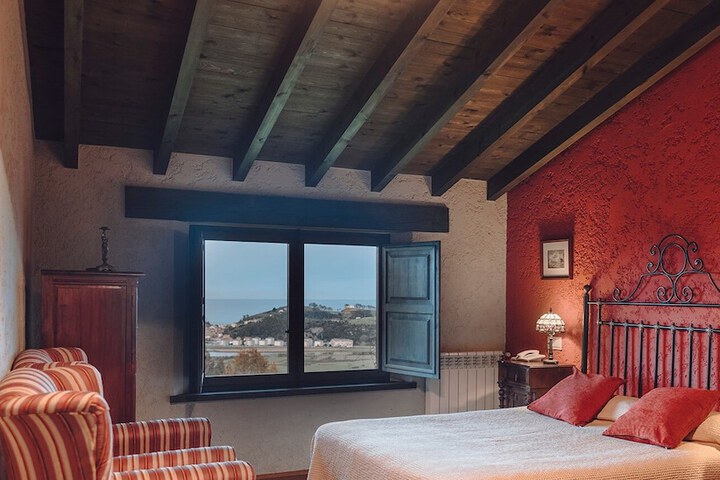 Room 10 of 80