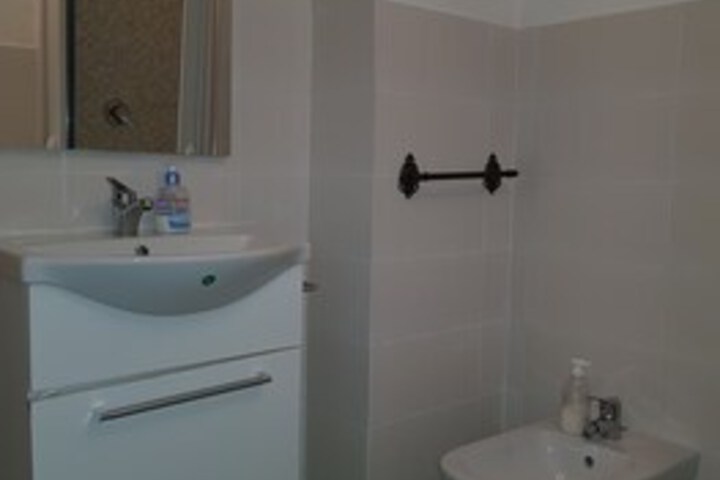 Room 6 of 76