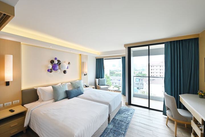 Room 73 of 165