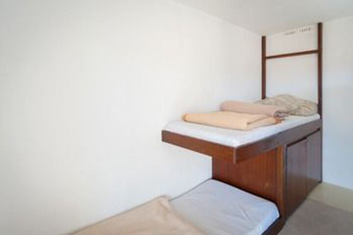 Room 9 of 28