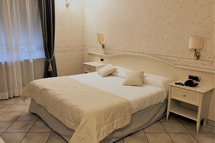 Room 3 of 18