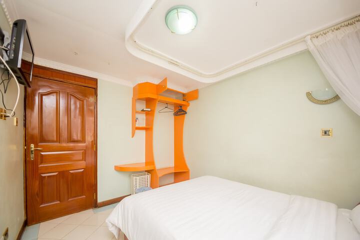 Room 11 of 24