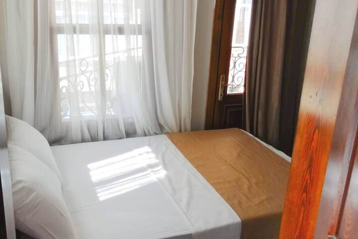 Room 5 of 32