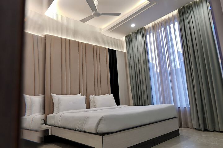 Room 6 of 67