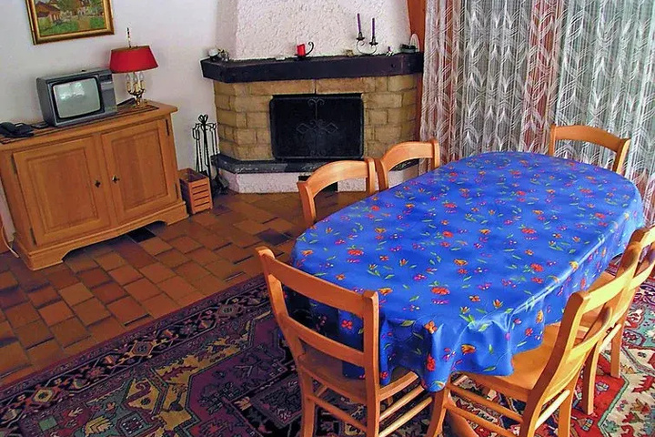 Room 2 of 4