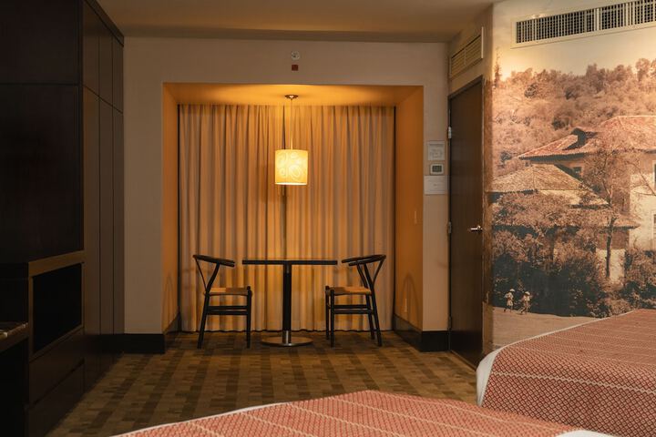 Room 18 of 121