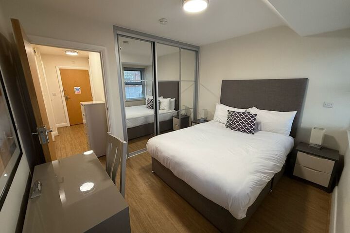Room 8 of 28