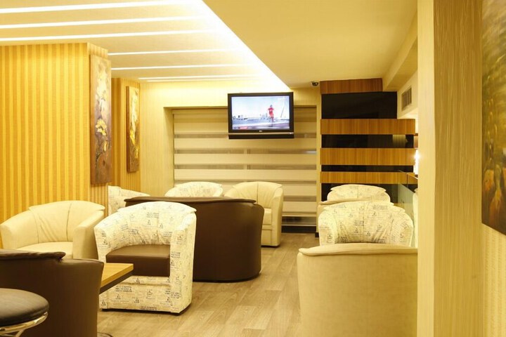 Entrance & Lobby