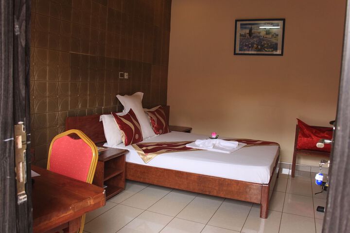 Room 5 of 28